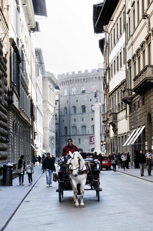 Uffizi Apartment فلورنس الغرفة الصورة